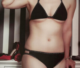 Utami Hayashishita sensually exposing her hot navel and killer abs in a tight black bikini, irresistible shots from the Marigold Fanbook May 2024 issue